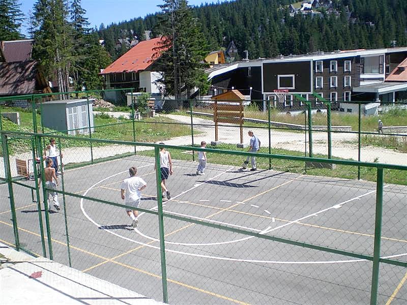 Višenamjensko sportsko igralište uz objekat WinterSport ljeti